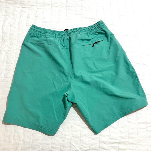 Old Navy Men's Green Swim Shorts - Picture 2 of 3